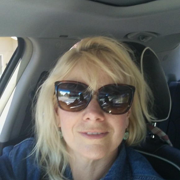 Meet your Posher, Danielle - Picture 1 of 1